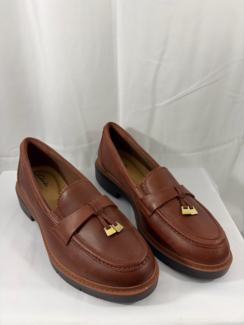 NWT Clarks Women’s Size 8.5 Brown Leather Tassel Loafers